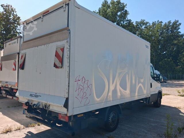 Transporter mit Koffer IVECO Daily 35S14