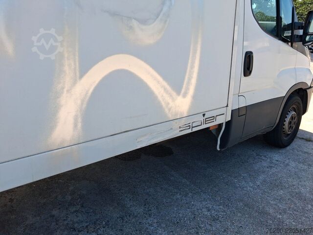Transporter mit Koffer IVECO Daily 35S14