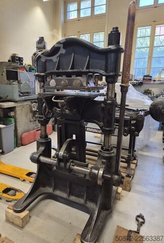 Kniehebelpresse  