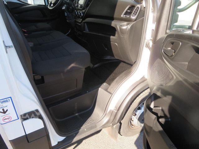 Transporter mit Koffer IVECO 70C18HA8/P