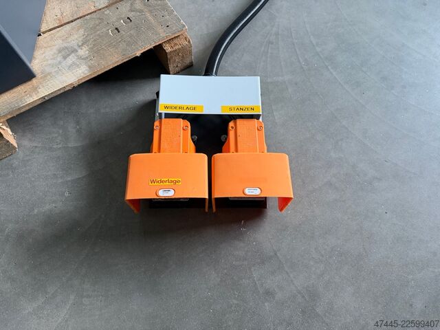 Corner crimping machine Pressta Eisele Pressta 2000