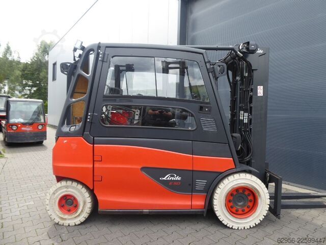 Electric 4-wheel forklift Linde E50L-01/600 Containerfähig