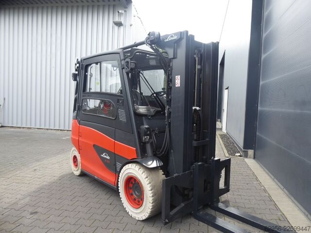 Electric 4-wheel forklift Linde E50L-01/600 Containerfähig