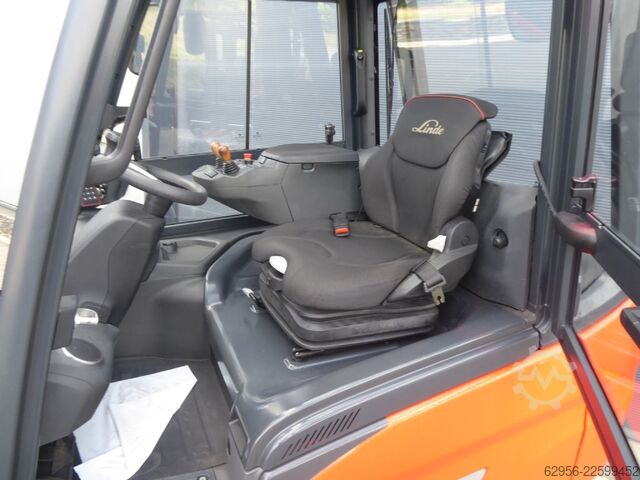 Electric 4-wheel forklift Linde E35HL