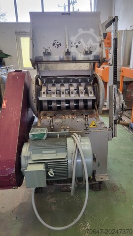 Schneidmühle 22 kW mit Abzug und Silo HERBOLD CS450/600-2A