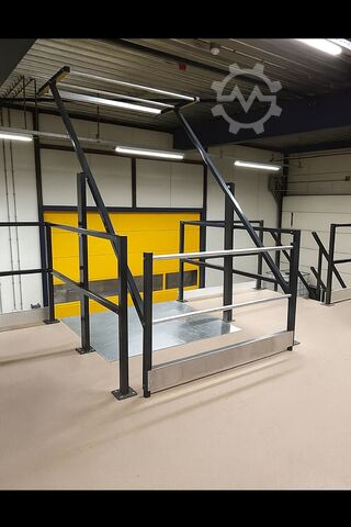 Lagerbühne | Stahlbühne | Mezzanine Traglast: 500 kg/m² | ab 20 m² | Lichte Höhe: 3,0 m | 4,0 x 5,0 m