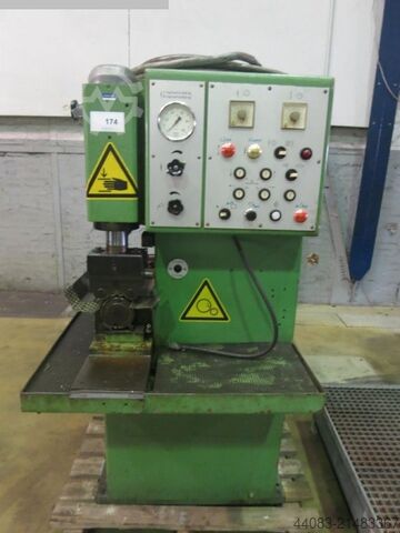 Glattwalzmaschine HEGENSCHEIDT 7489