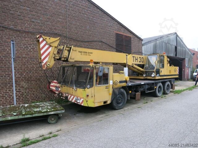 Truck-mounted crane O&K TH 30
