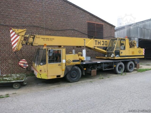 Truck-mounted crane O&K TH 30