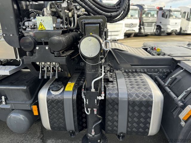 Holztransporter LKW MERCEDES-BENZ AROCS 3353 6x4 LANGHOLZ TAJFUN LIV 300Z 9,6