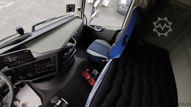 Autokran VOLVO FH 460 6x2-4 Globetrotter FASSI F235