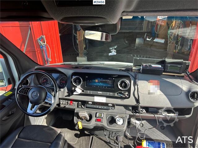 Kleinbus Mercedes-Benz Sprinter 519 w/ 16+1 seats and 3 wheelchair users