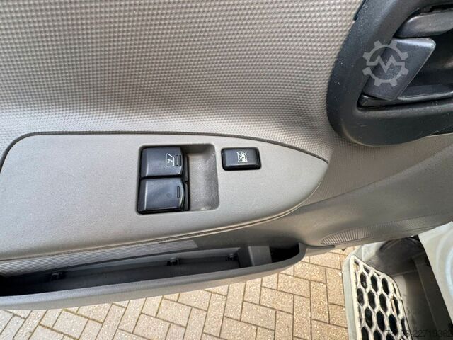 Transporter mit Koffer NISSAN NT500 56.15 Koffer mit LBW*Ahk*nur 34.800 km *