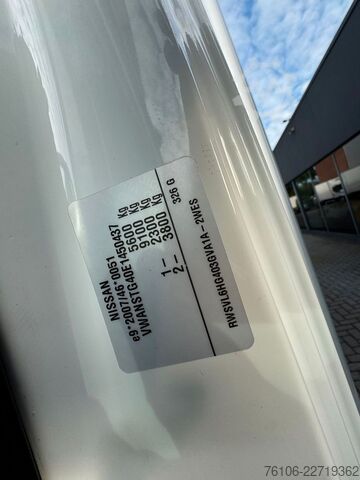 Transporter mit Koffer NISSAN NT500 56.15 Koffer mit LBW*Ahk*nur 34.800 km *