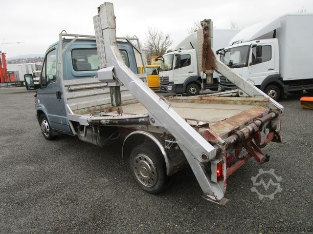Transporter mit Kipper IVECO Daily 35C13  *Teleskop Absetzkipper+AHK+3-Sitze*