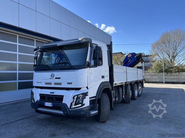 LKW mit festem Aufbau und Kran Volvo FMX 500
