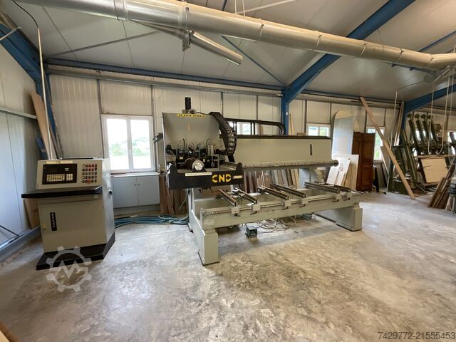 Bearbeitungszentrum mit Durchlauf Dubus CND 900