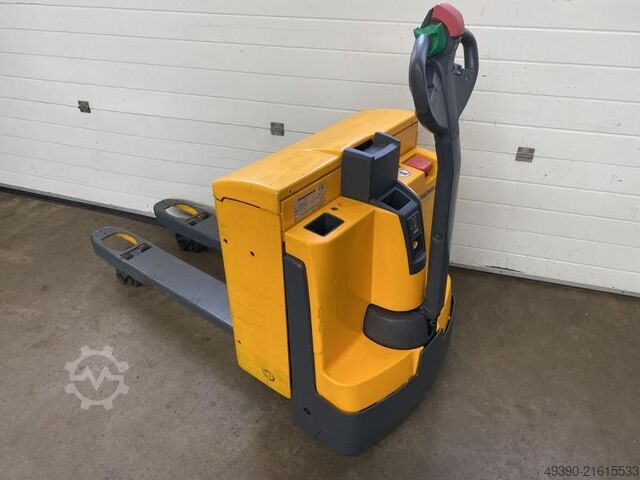 Elektro-Gehstapler, Niederflurhubwagen, Ameise, Deichselstapler, Ameise, Elektrohubwagen, Deichselhu JUNGHEINRICH EJE 116