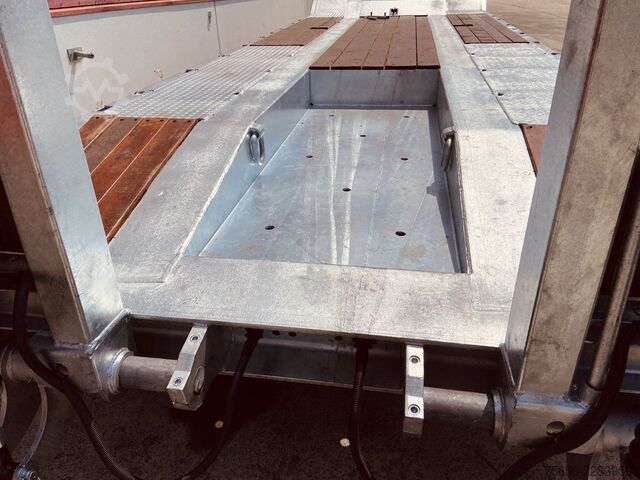 Low loader trailer Möslein T 4 VB F  4 Achs Tieflader- Anhänger, Neufahrzeug