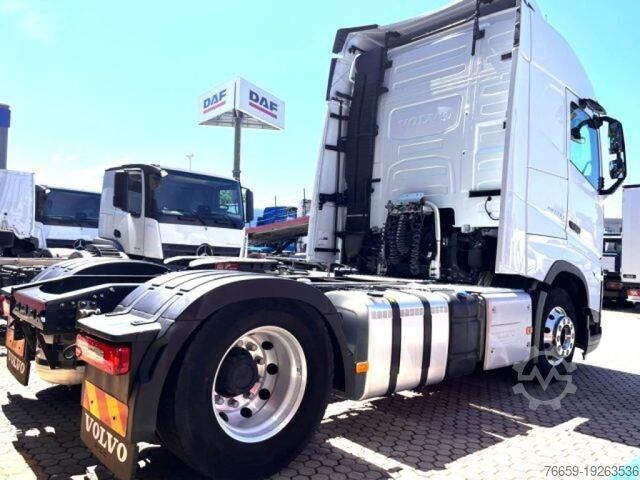 Standard tractor unit VOLVO FH 500