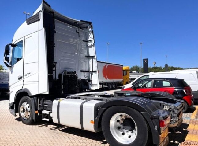 Standard tractor unit VOLVO FH 500