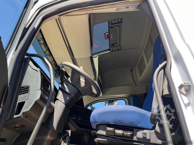 Standard tractor unit VOLVO FH 500