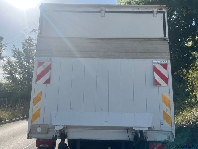 Transporter mit Koffer IVECO 65C18 Schaustellerfahrzeug