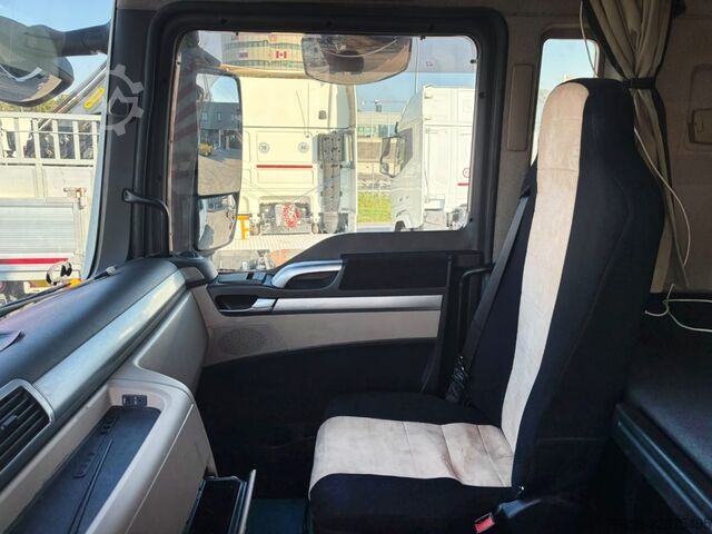 Standard tractor unit MAN 41.640 8x4