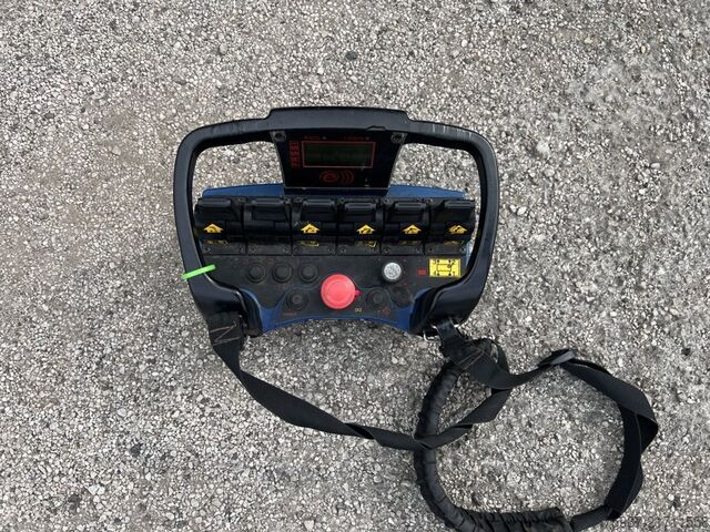 Truck with fixed flatbed and crane Iveco Eurocargo 180e28