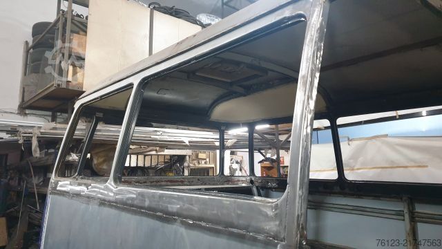 Kleinbus MERCEDES-BENZ Vorgänger Sprinter O 319 Samba mit Faltdach AC