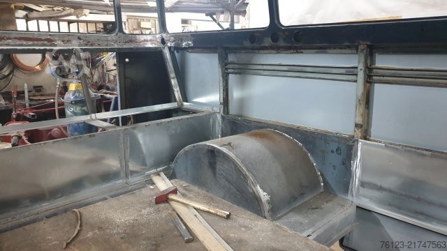 Kleinbus MERCEDES-BENZ Vorgänger Sprinter O 319 Samba mit Faltdach AC