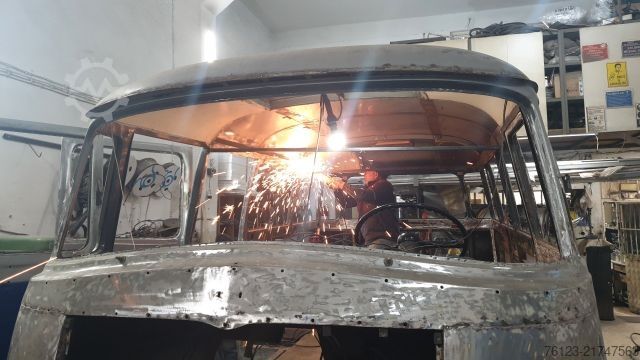 Kleinbus MERCEDES-BENZ Vorgänger Sprinter O 319 Samba mit Faltdach AC