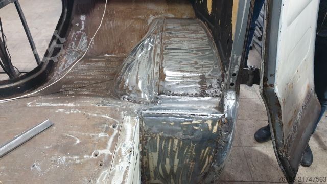 Kleinbus MERCEDES-BENZ Vorgänger Sprinter O 319 Samba mit Faltdach AC