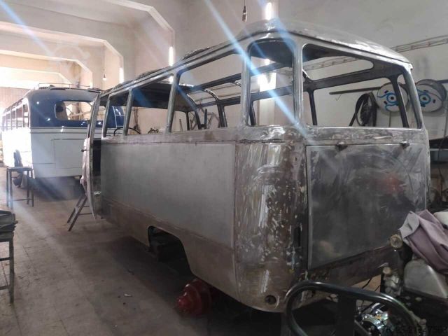 Kleinbus MERCEDES-BENZ Vorgänger Sprinter O 319 Samba mit Faltdach AC