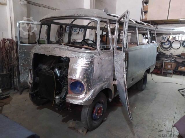 Kleinbus MERCEDES-BENZ Vorgänger Sprinter O 319 Samba mit Faltdach AC