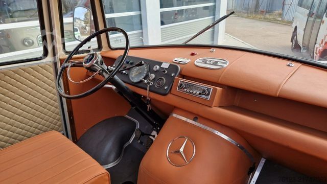 Kleinbus MERCEDES-BENZ Vorgänger Sprinter O 319 Samba mit Faltdach AC