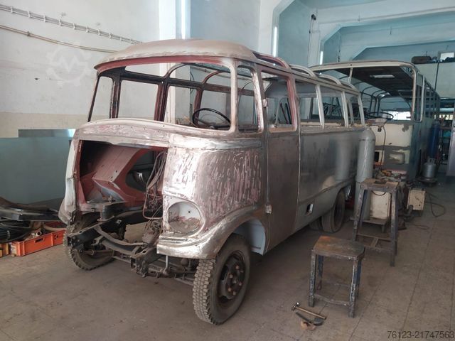 Kleinbus MERCEDES-BENZ Vorgänger Sprinter O 319 Samba mit Faltdach AC