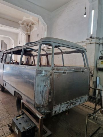 Kleinbus MERCEDES-BENZ Vorgänger Sprinter O 319 Samba mit Faltdach AC