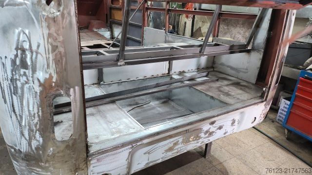 Kleinbus MERCEDES-BENZ Vorgänger Sprinter O 319 Samba mit Faltdach AC