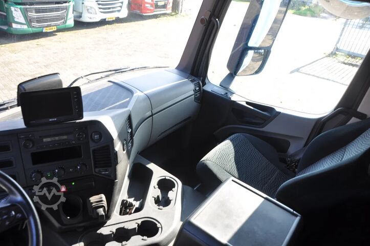 Suitcase Mercedes-Benz Antos 1933 4X2 2019. 300.800km. NL-TRUCK