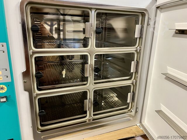 Lot of 5 Incubators | Heraeus & Binder Heraeus BBD 6220, HeraCell 240, Binder CB 150