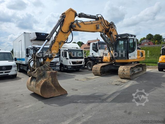 Chain excavator LIEBHERR R 924 SLC / SW 48 Likufix / Verstellausleger