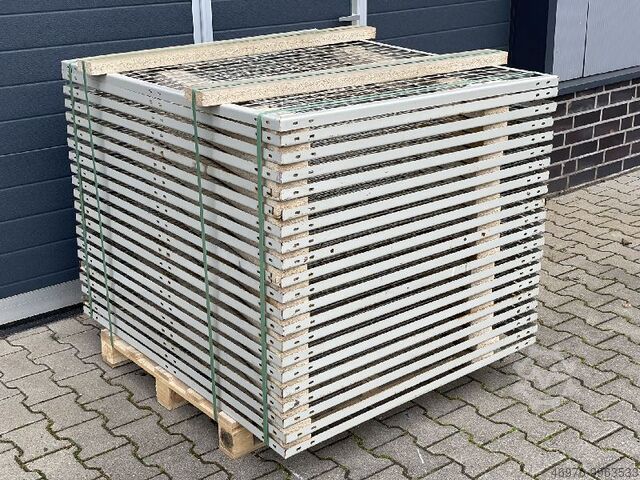 Rear panel grille 1200 x 1100 mm/ Materialfarbe: ähnl. beige/ Maschenweite außen 93x53mm