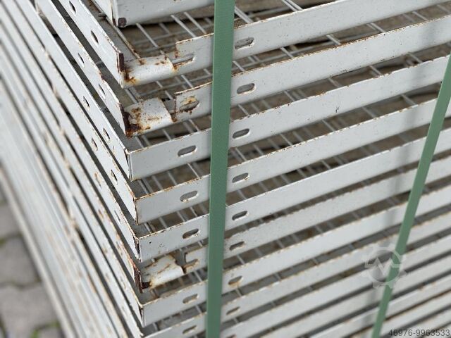 Rear panel grille 1200 x 1100 mm/ Materialfarbe: ähnl. beige/ Maschenweite außen 93x53mm