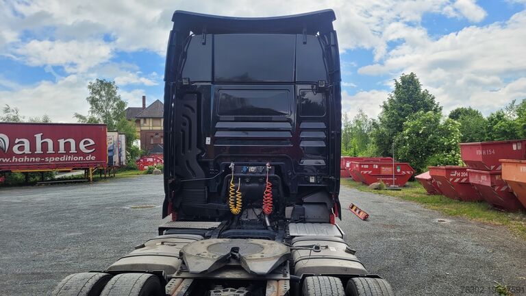 Volume truck tractor MAN 18.440 XXL Mega 2 Tank