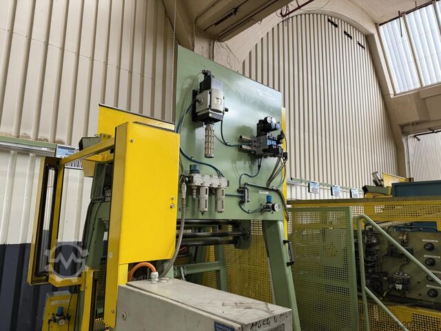 Reifenaufbaumaschine mit (3) Heißmesser GoodYear S.A. Formenbauwerk BRC III R1 E84