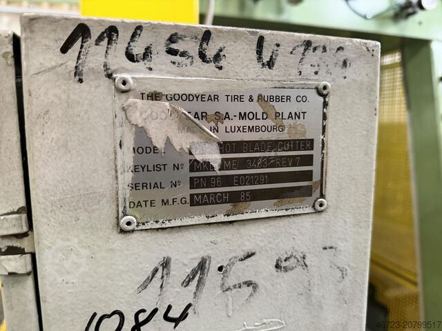 Reifenaufbaumaschine mit (3) Heißmesser GoodYear S.A. Formenbauwerk BRC III R1 E84