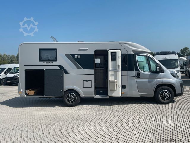 Teilintegriertes Wohnmobil ADRIA Compact 60Y DL JUBILEE *Bestand*Assistenten*
