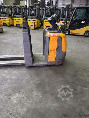 Horizontal Order Pickers Jungheinrich ECE 225