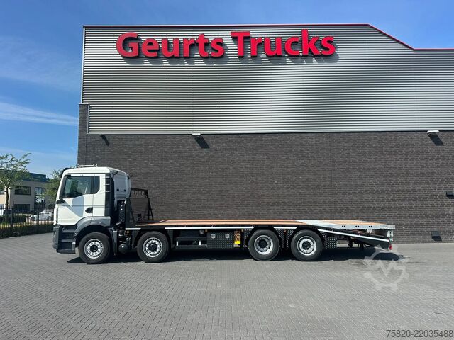 Car carrier van MAN TGS 35.520 8X2 OPRIJWAGEN/MACHINE TRANSPORTER/P...
